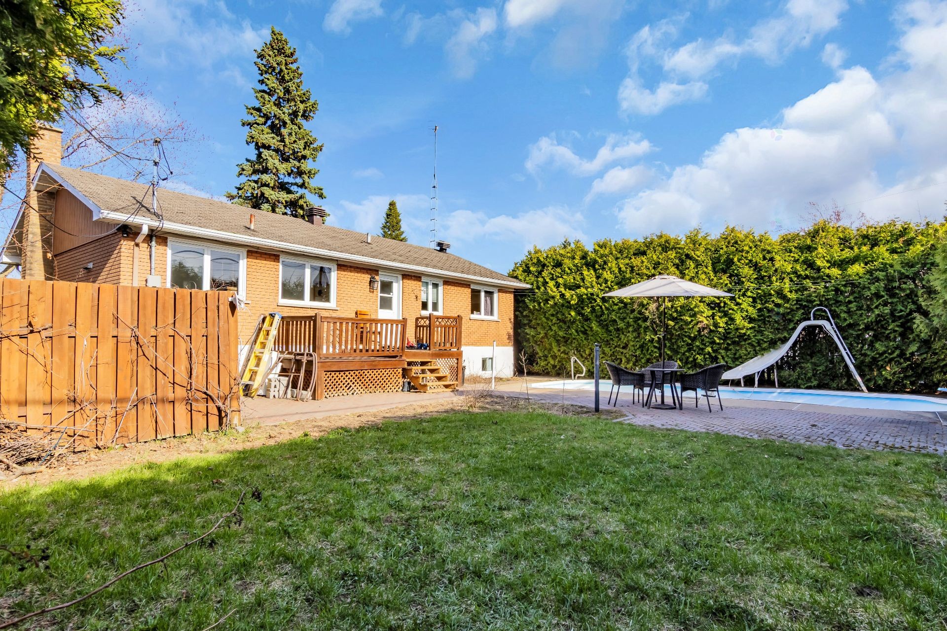 









455


Rue Flavien

,
Laval (Fabreville),




QC
H7P3A1

