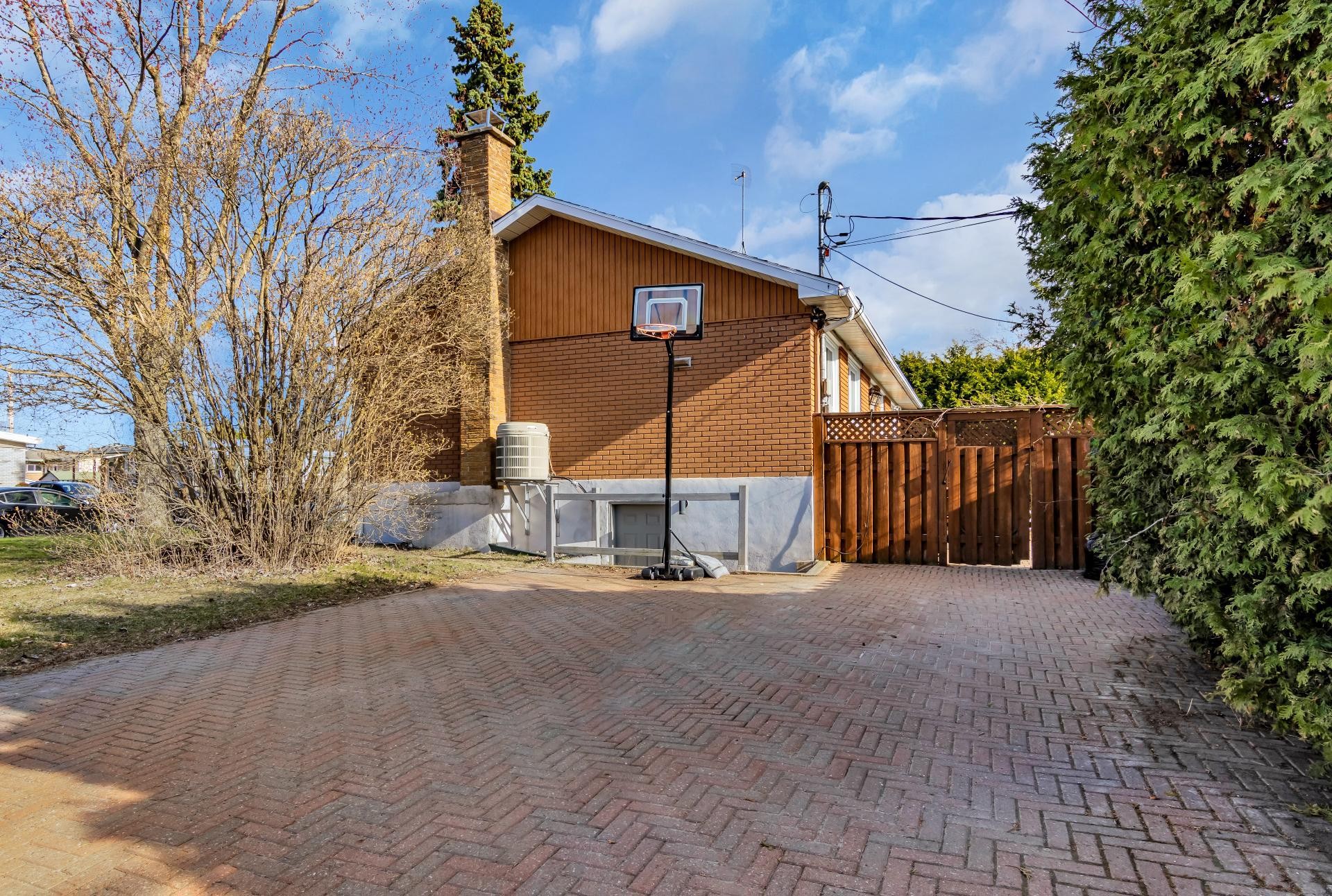 









455


Rue Flavien

,
Laval (Fabreville),




QC
H7P3A1

