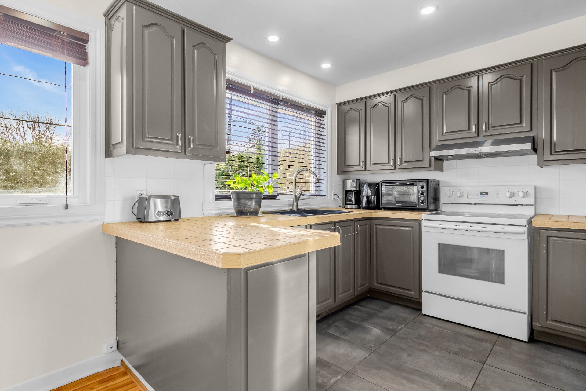 









455


Rue Flavien

,
Laval (Fabreville),




QC
H7P3A1

