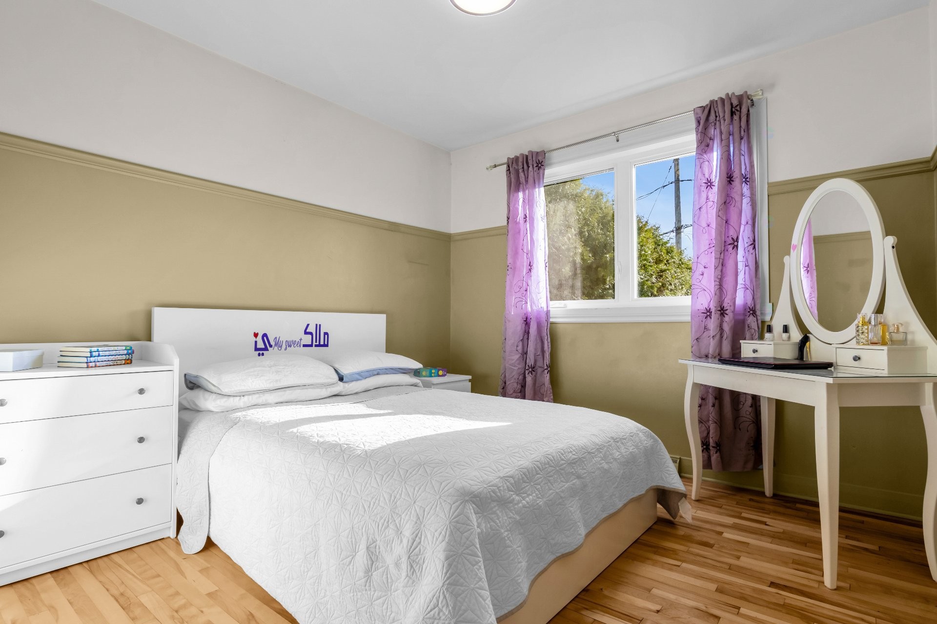 









455


Rue Flavien

,
Laval (Fabreville),




QC
H7P3A1

