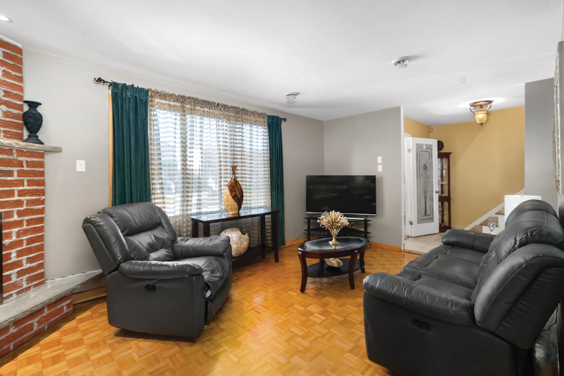 









9021


Av. Choppin

,
Montréal (Anjou),




QC
H1J2A2

