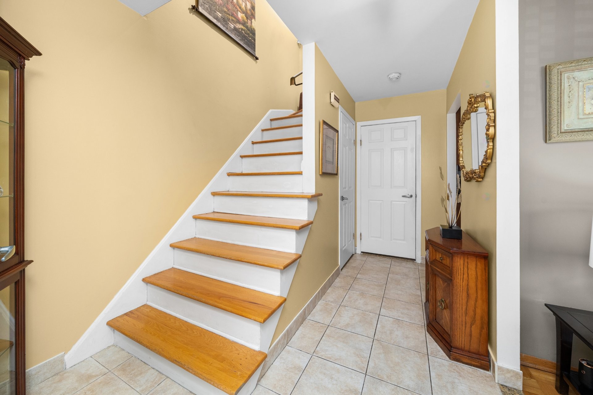 









9021


Av. Choppin

,
Montréal (Anjou),




QC
H1J2A2

