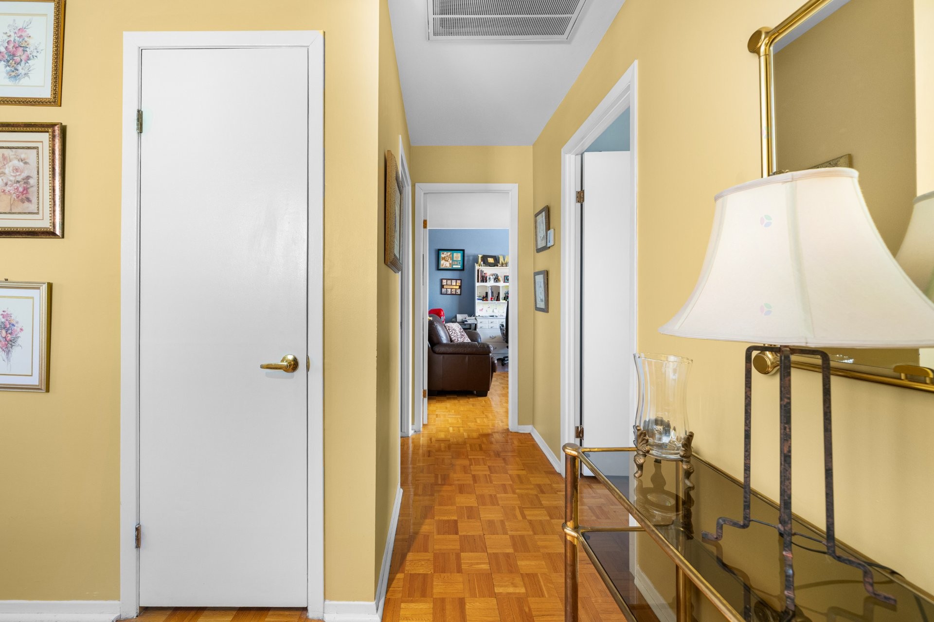 









9021


Av. Choppin

,
Montréal (Anjou),




QC
H1J2A2

