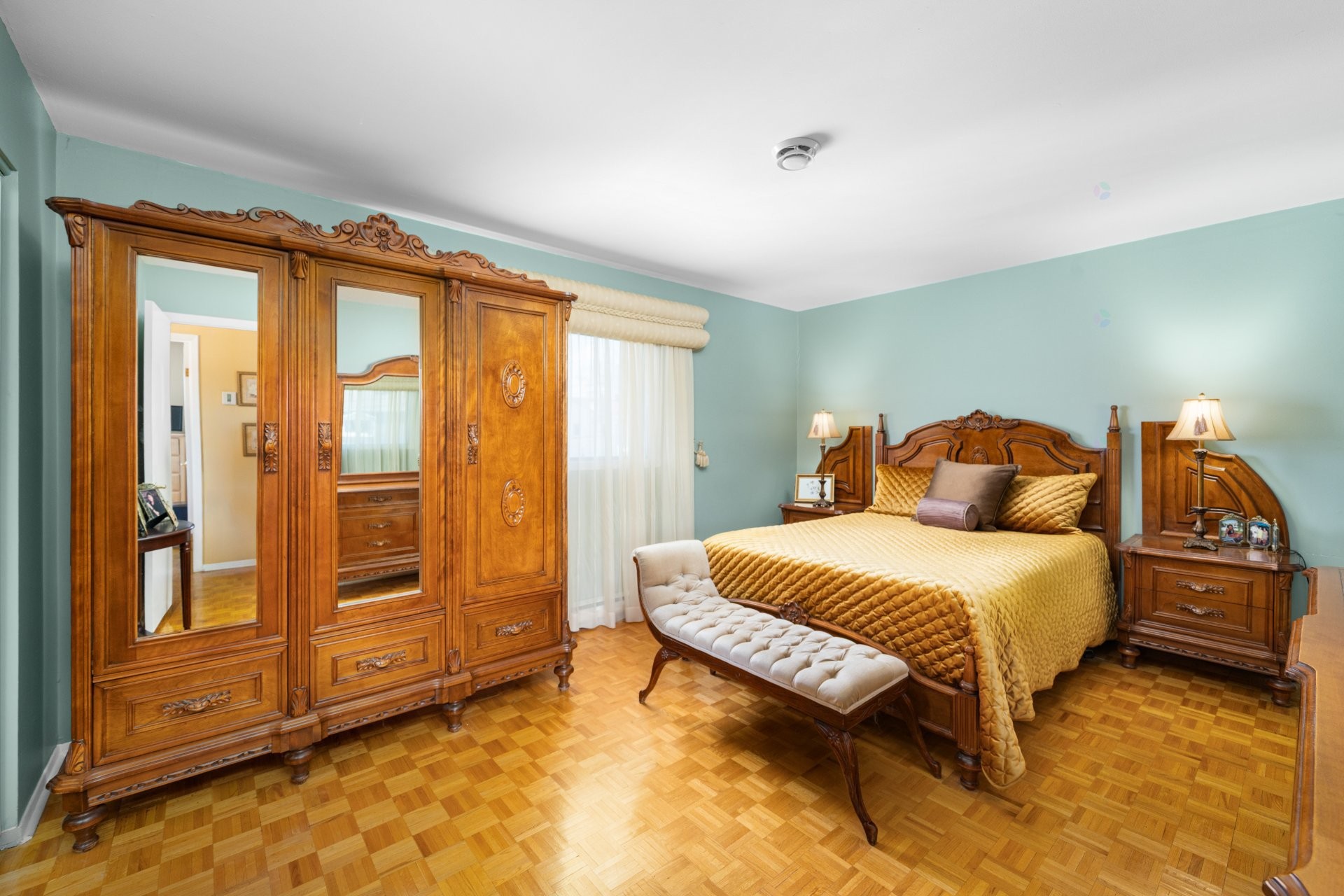 









9021


Av. Choppin

,
Montréal (Anjou),




QC
H1J2A2

