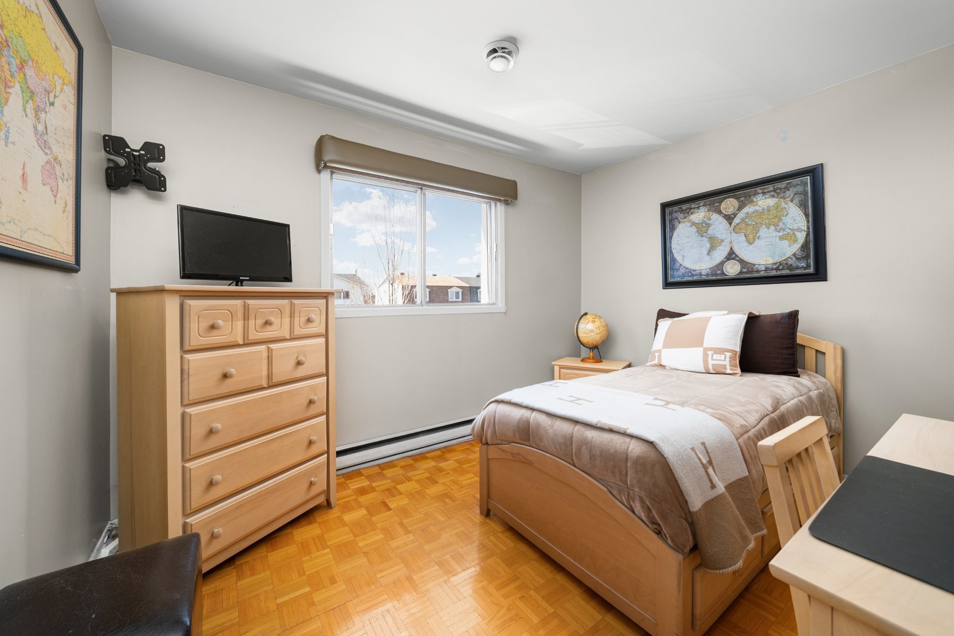 









9021


Av. Choppin

,
Montréal (Anjou),




QC
H1J2A2

