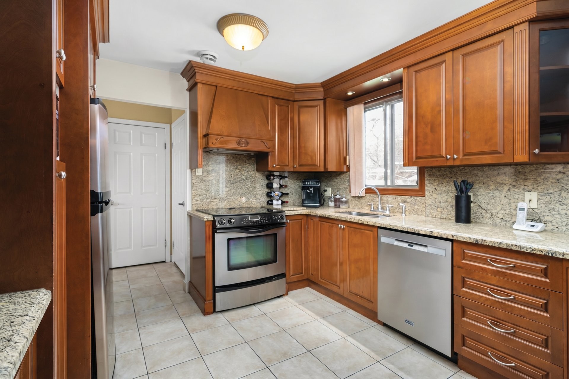 









9021


Av. Choppin

,
Montréal (Anjou),




QC
H1J2A2

