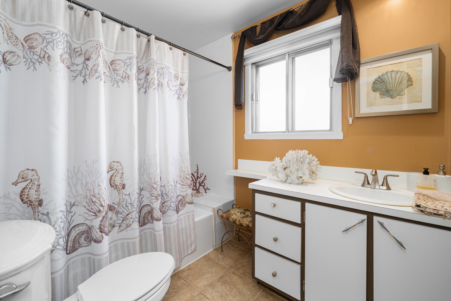 









9021


Av. Choppin

,
Montréal (Anjou),




QC
H1J2A2

