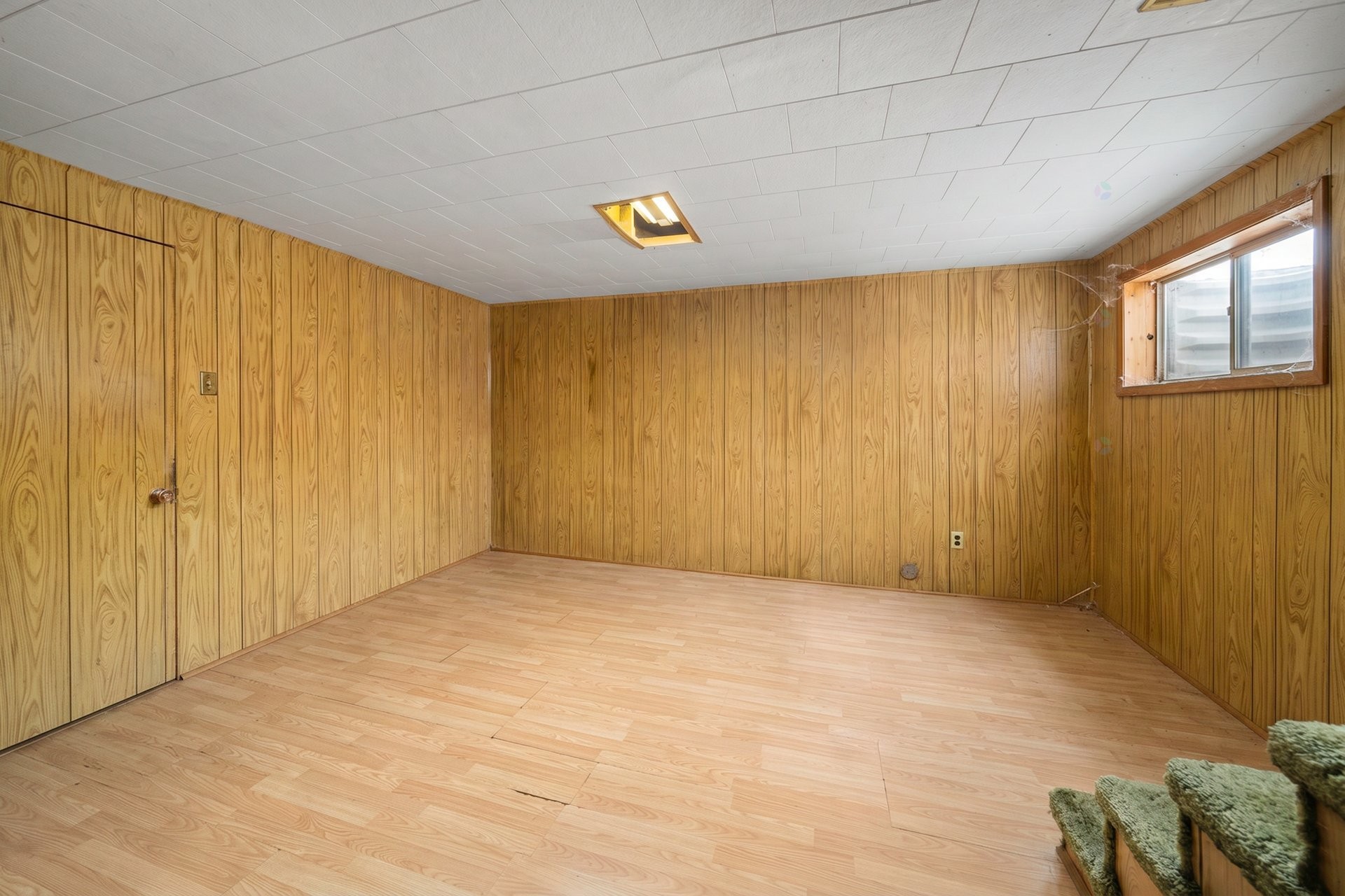 









9021


Av. Choppin

,
Montréal (Anjou),




QC
H1J2A2

