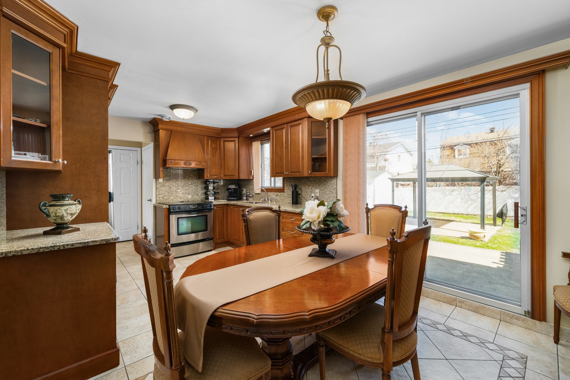 









9021


Av. Choppin

,
Montréal (Anjou),




QC
H1J2A2

