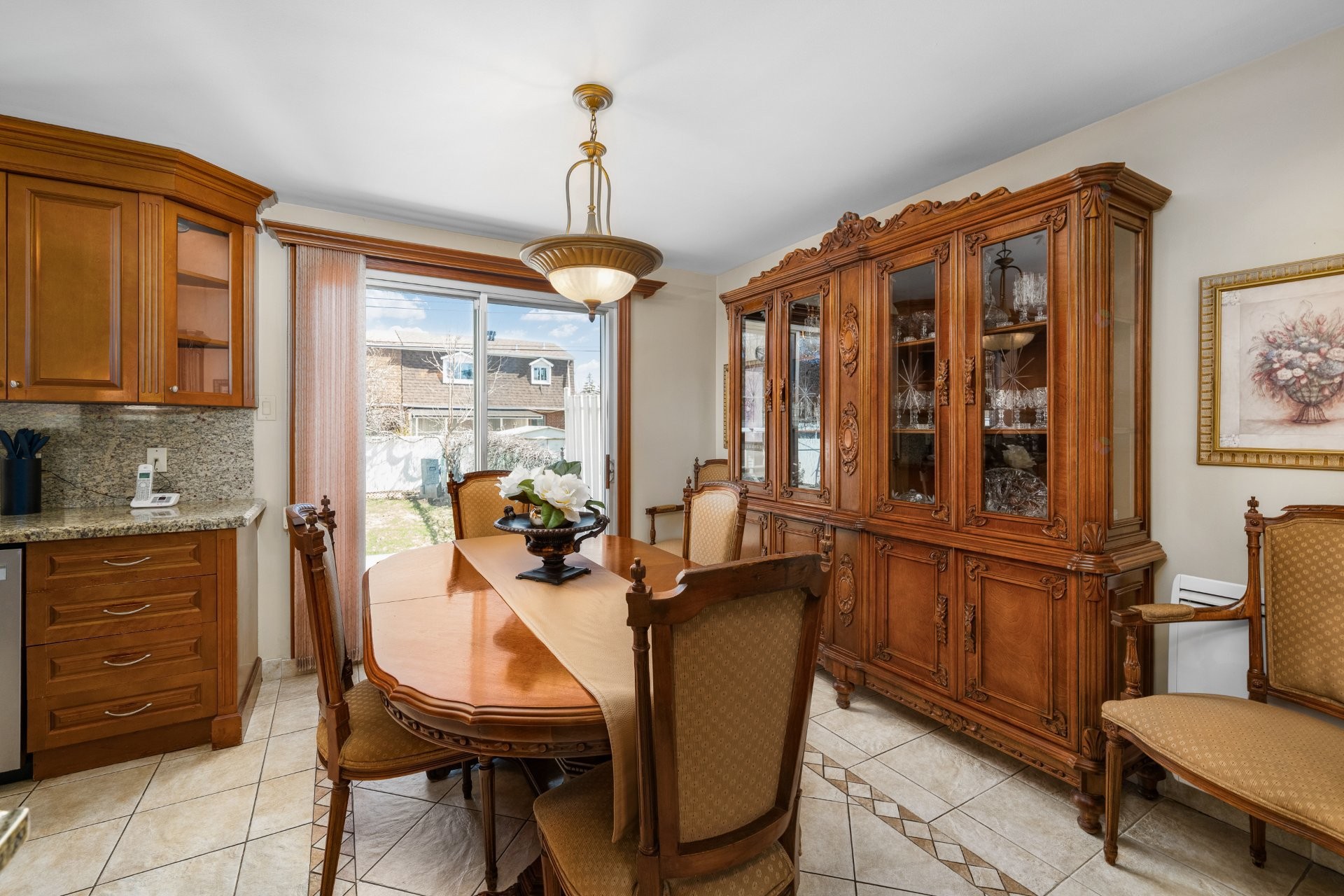 









9021


Av. Choppin

,
Montréal (Anjou),




QC
H1J2A2

