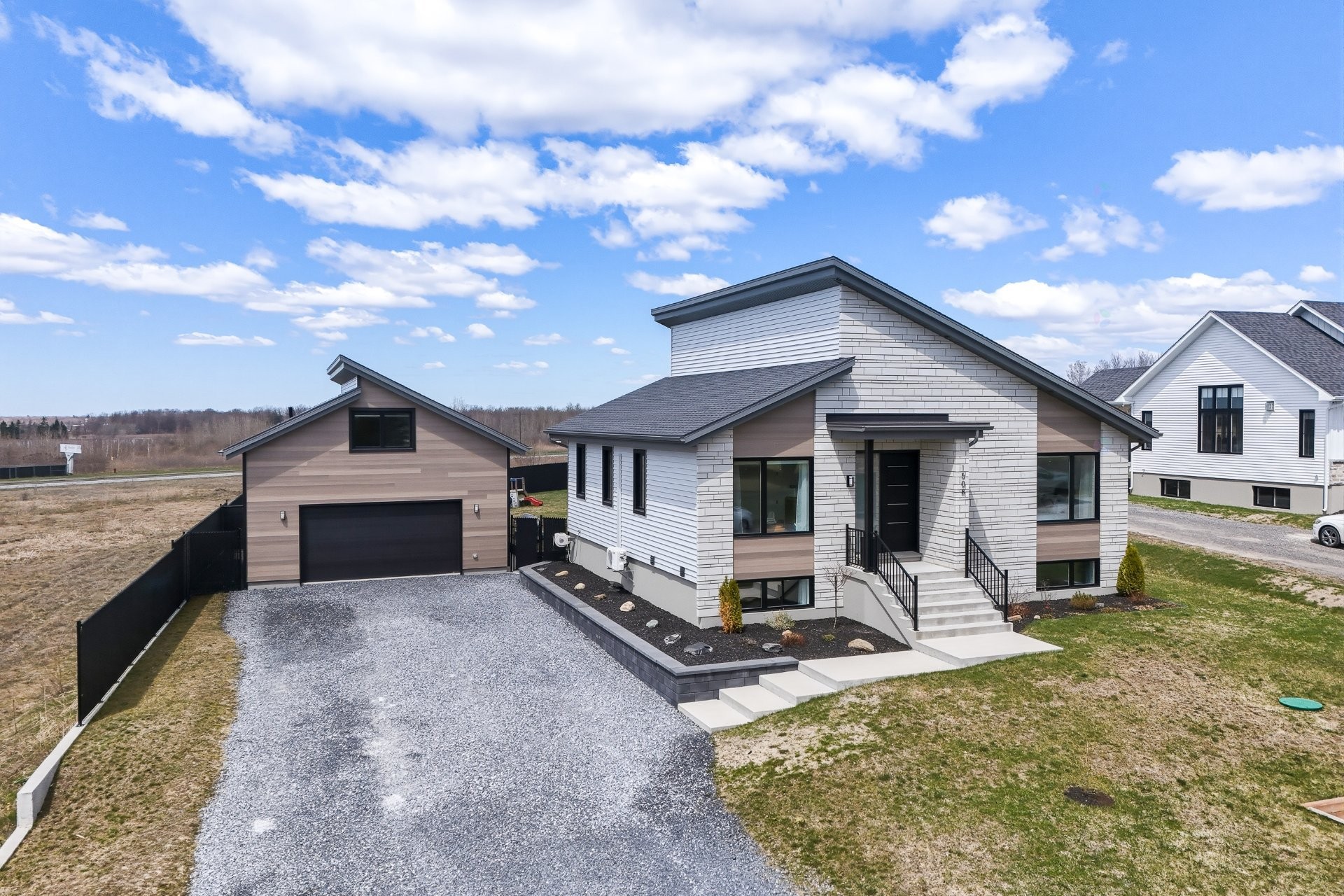 









1508


Ch. des Coteaux

,
Farnham,




QC
J2N0M2

