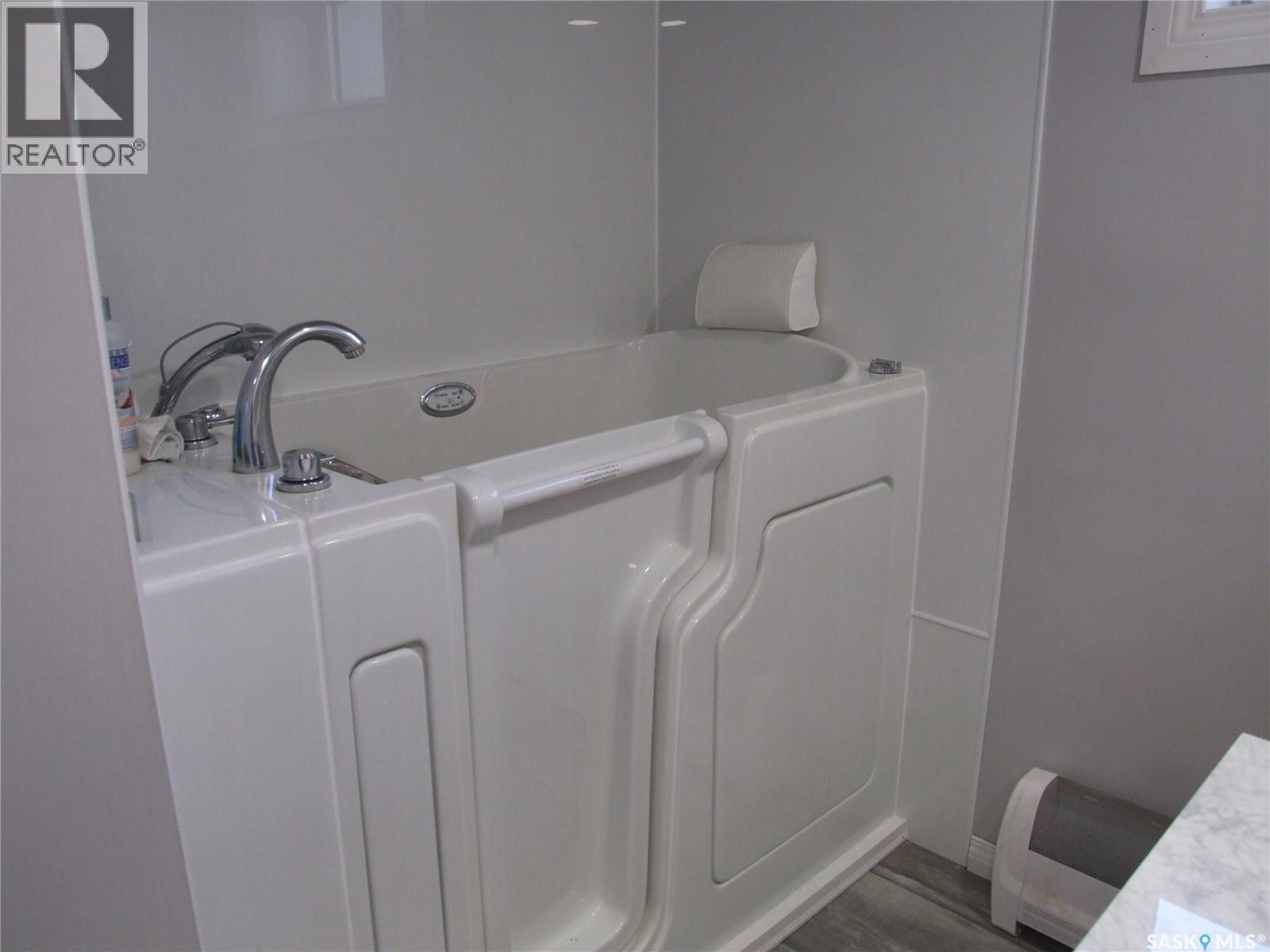 












561 Dome CRESCENT

,
Burstall,




Saskatchewan
S0N0H0

