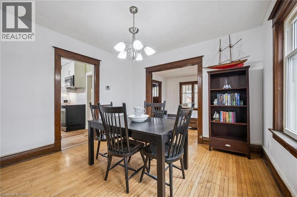 












9 SPADINA Road E

,
Kitchener,




Ontario
N2M3X2

