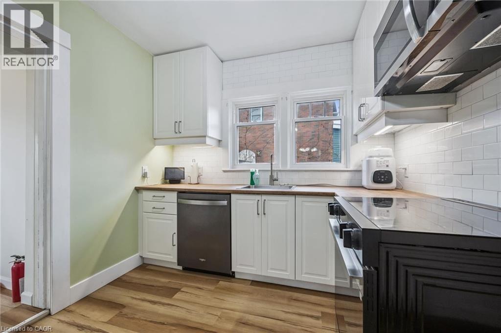












9 SPADINA Road E

,
Kitchener,




Ontario
N2M3X2

