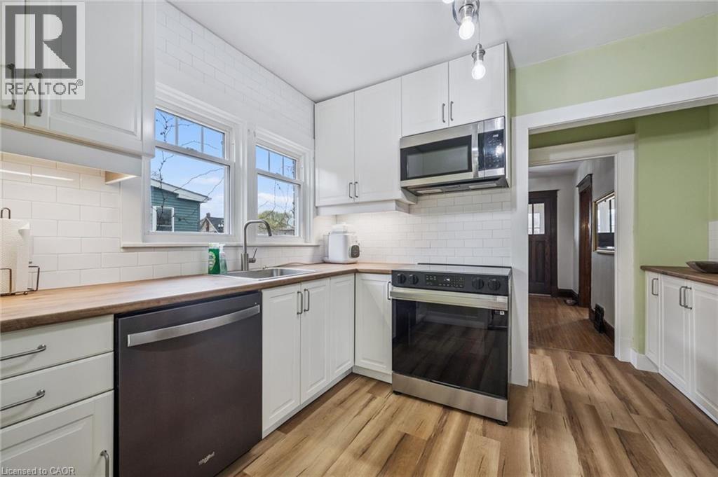 












9 SPADINA Road E

,
Kitchener,




Ontario
N2M3X2

