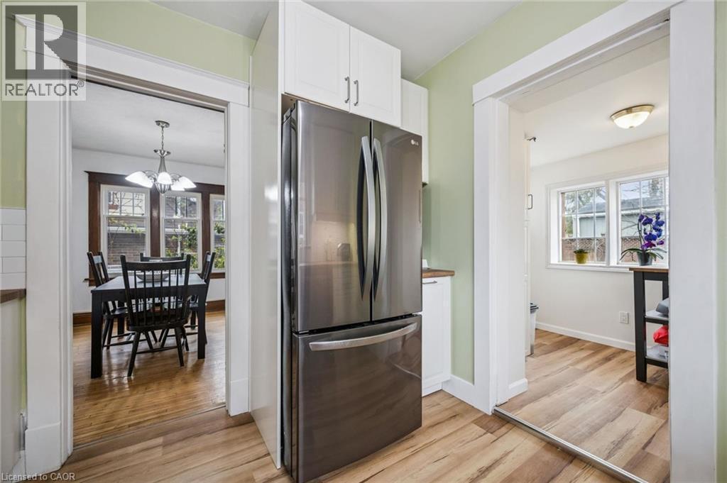 












9 SPADINA Road E

,
Kitchener,




Ontario
N2M3X2

