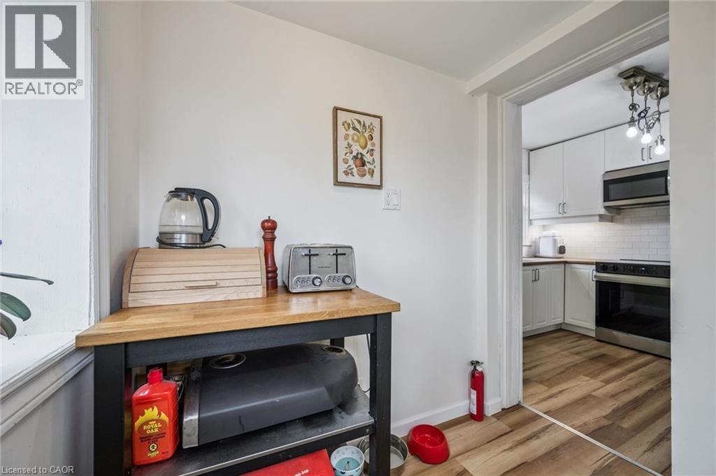 












9 SPADINA Road E

,
Kitchener,




Ontario
N2M3X2

