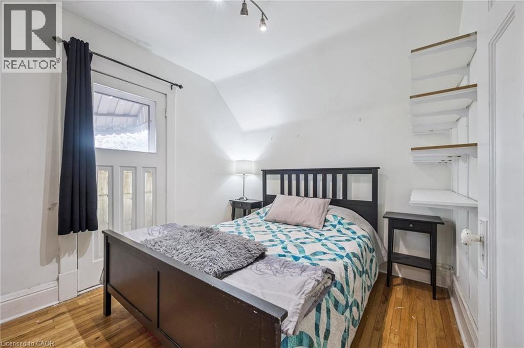 












9 SPADINA Road E

,
Kitchener,




Ontario
N2M3X2

