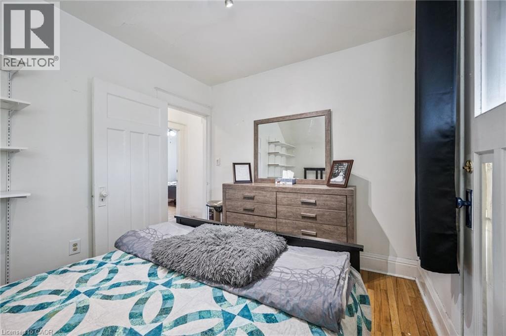 












9 SPADINA Road E

,
Kitchener,




Ontario
N2M3X2

