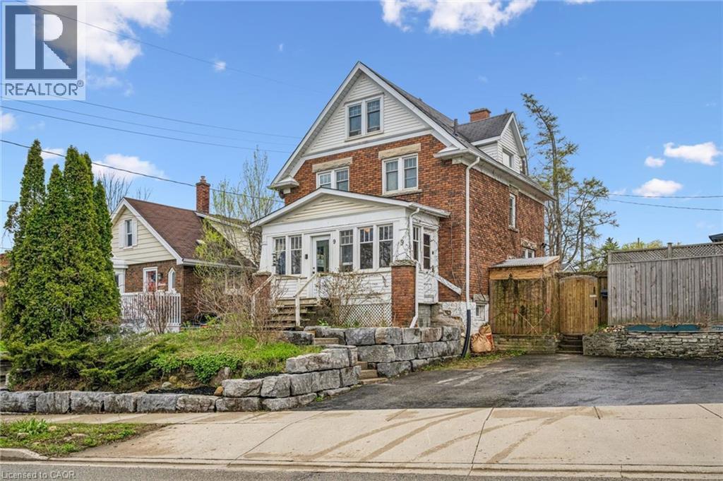 












9 SPADINA Road E

,
Kitchener,




Ontario
N2M3X2

