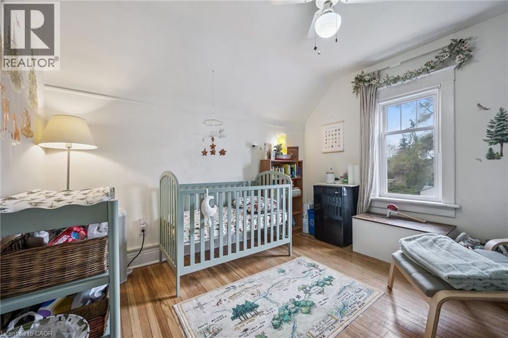 












9 SPADINA Road E

,
Kitchener,




Ontario
N2M3X2

