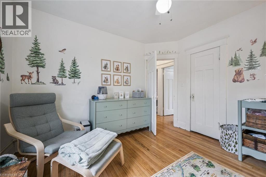 












9 SPADINA Road E

,
Kitchener,




Ontario
N2M3X2

