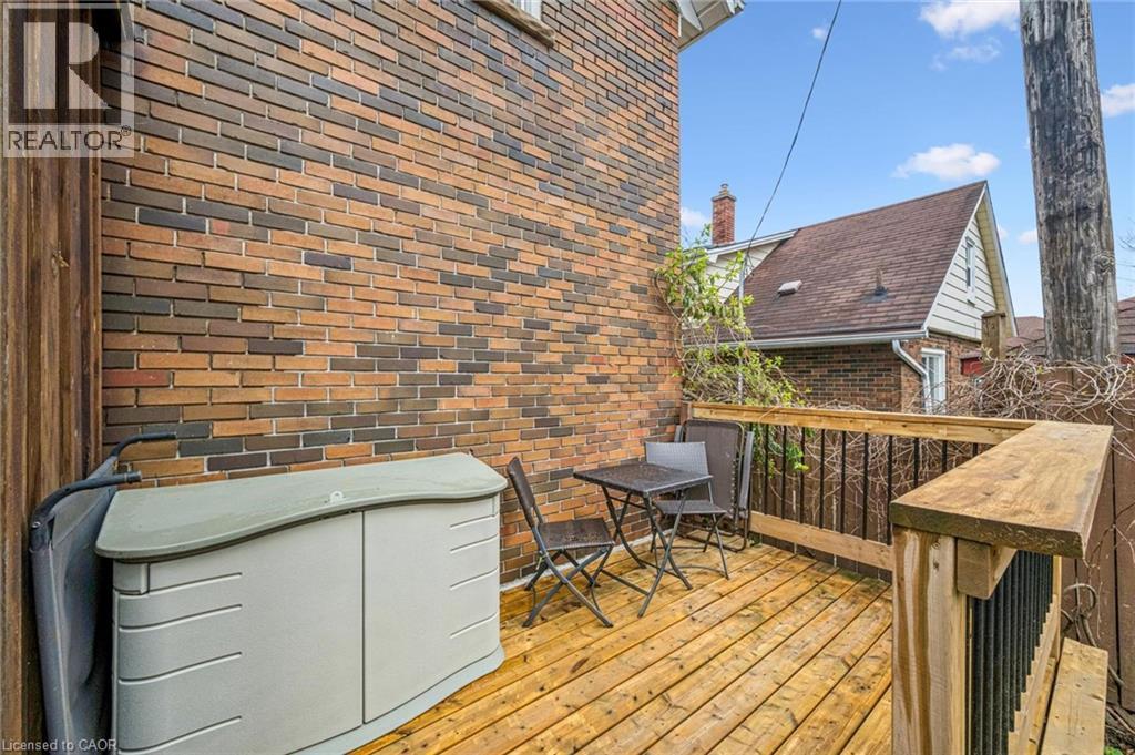 












9 SPADINA Road E

,
Kitchener,




Ontario
N2M3X2

