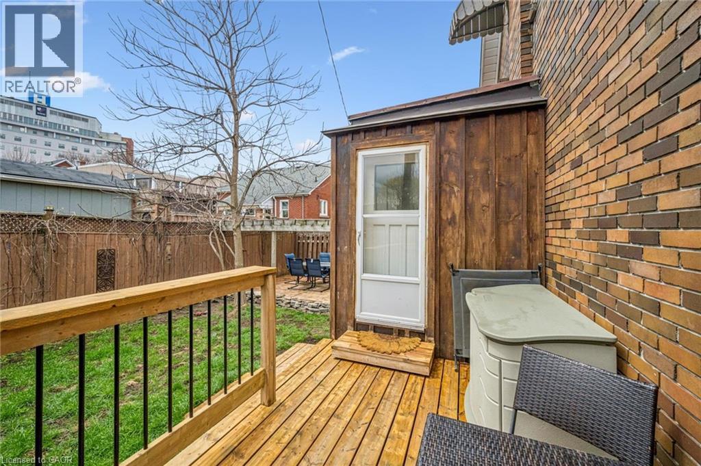 












9 SPADINA Road E

,
Kitchener,




Ontario
N2M3X2

