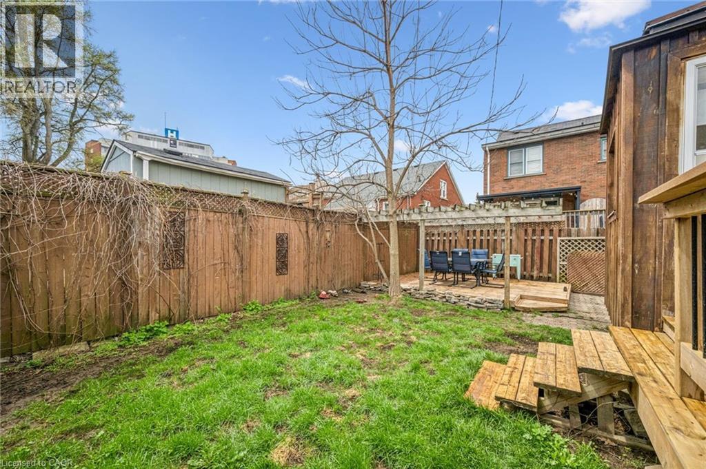 












9 SPADINA Road E

,
Kitchener,




Ontario
N2M3X2

