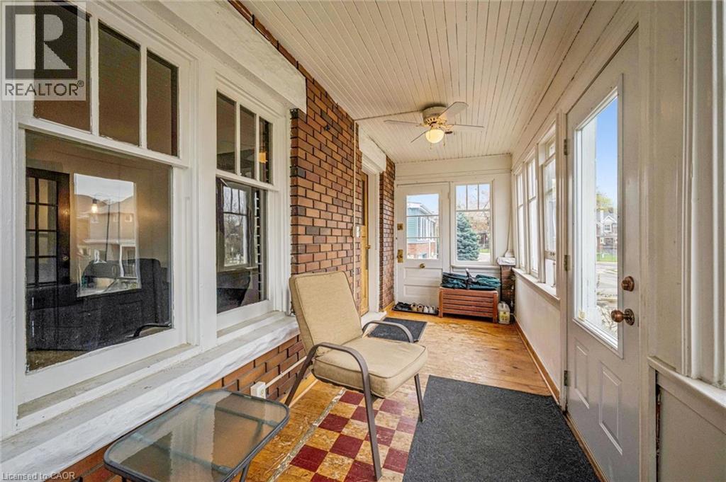 












9 SPADINA Road E

,
Kitchener,




Ontario
N2M3X2

