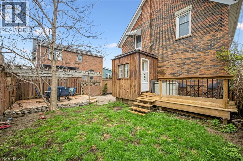 












9 SPADINA Road E

,
Kitchener,




Ontario
N2M3X2

