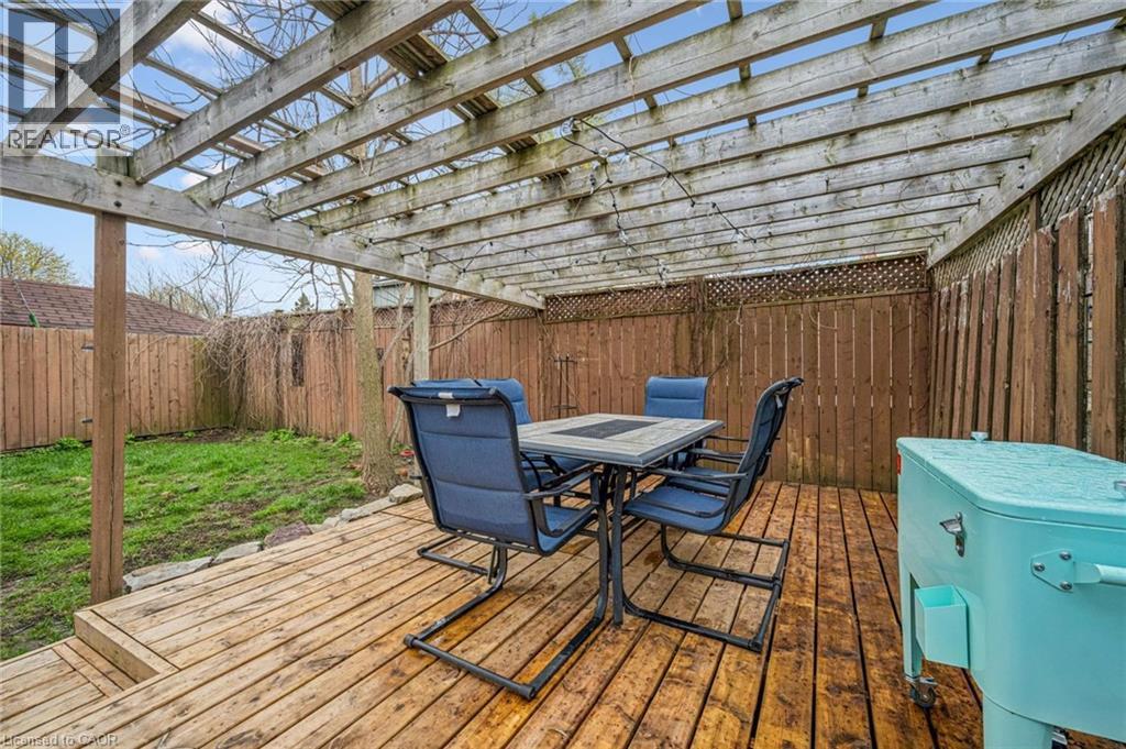 












9 SPADINA Road E

,
Kitchener,




Ontario
N2M3X2

