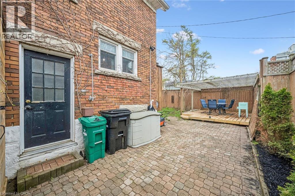 












9 SPADINA Road E

,
Kitchener,




Ontario
N2M3X2

