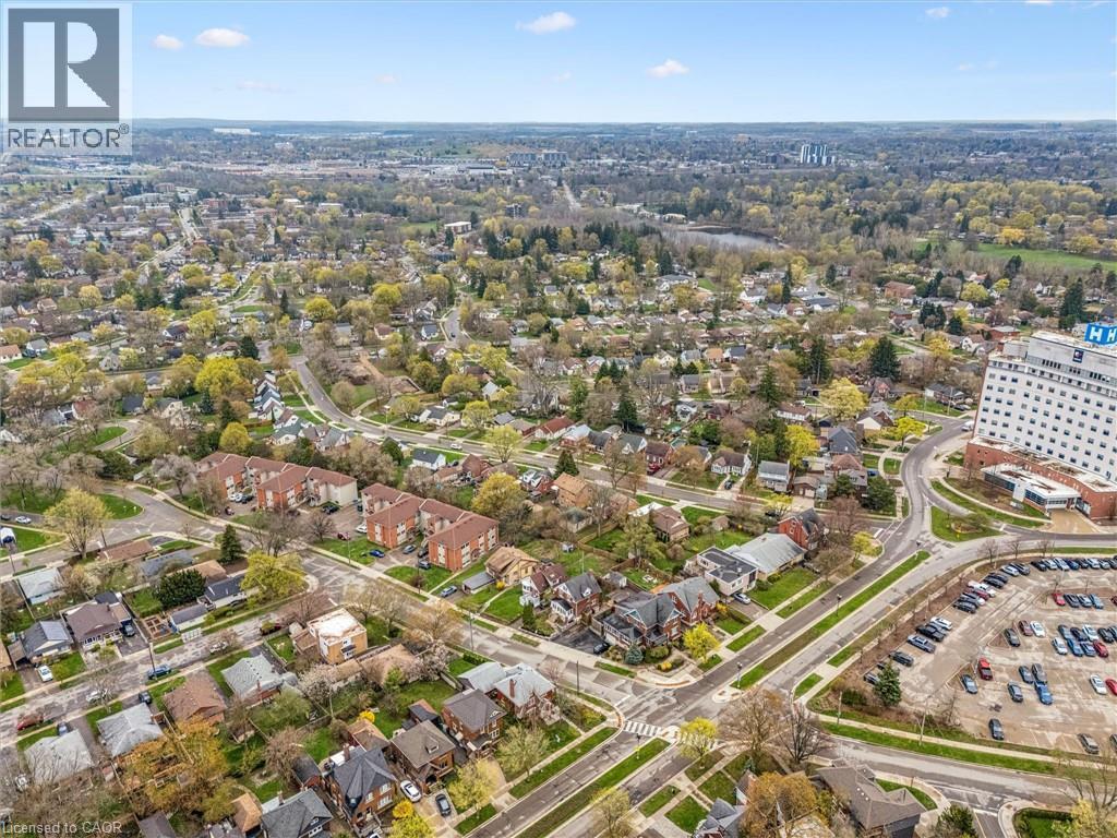 












9 SPADINA Road E

,
Kitchener,




Ontario
N2M3X2

