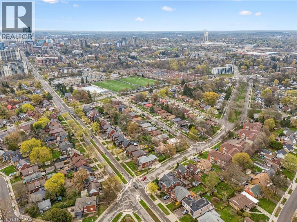












9 SPADINA Road E

,
Kitchener,




Ontario
N2M3X2

