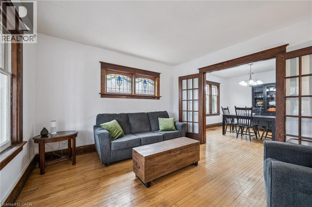












9 SPADINA Road E

,
Kitchener,




Ontario
N2M3X2

