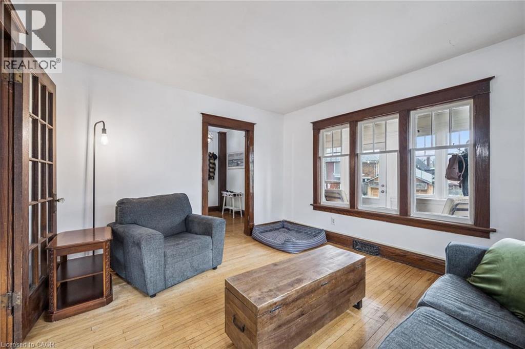 












9 SPADINA Road E

,
Kitchener,




Ontario
N2M3X2

