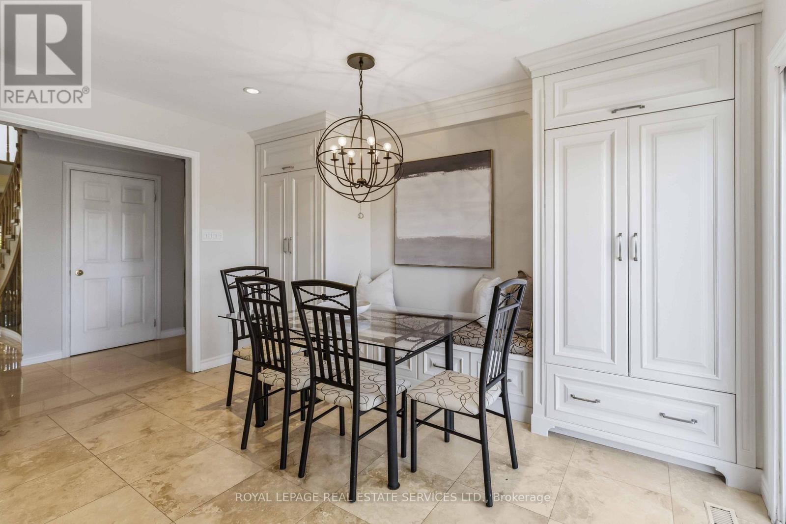 












4330 SPINNINGDALE COURT

,
Mississauga,




Ontario
L5M3J8

