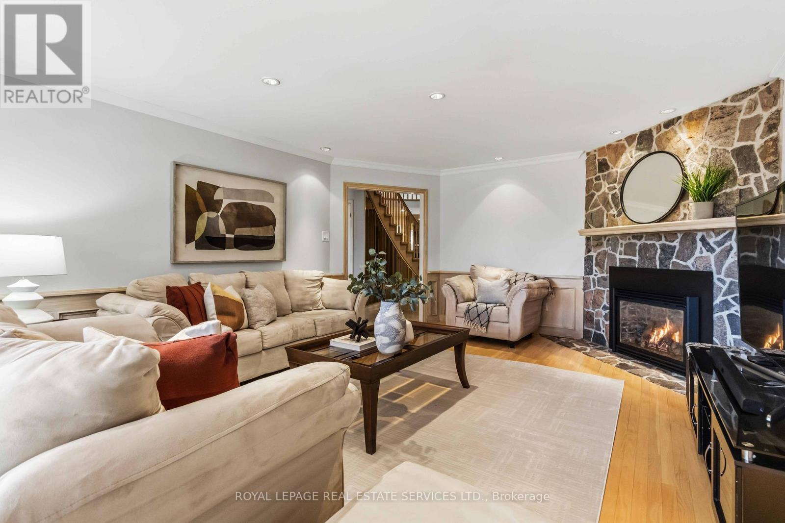 












4330 SPINNINGDALE COURT

,
Mississauga,




Ontario
L5M3J8

