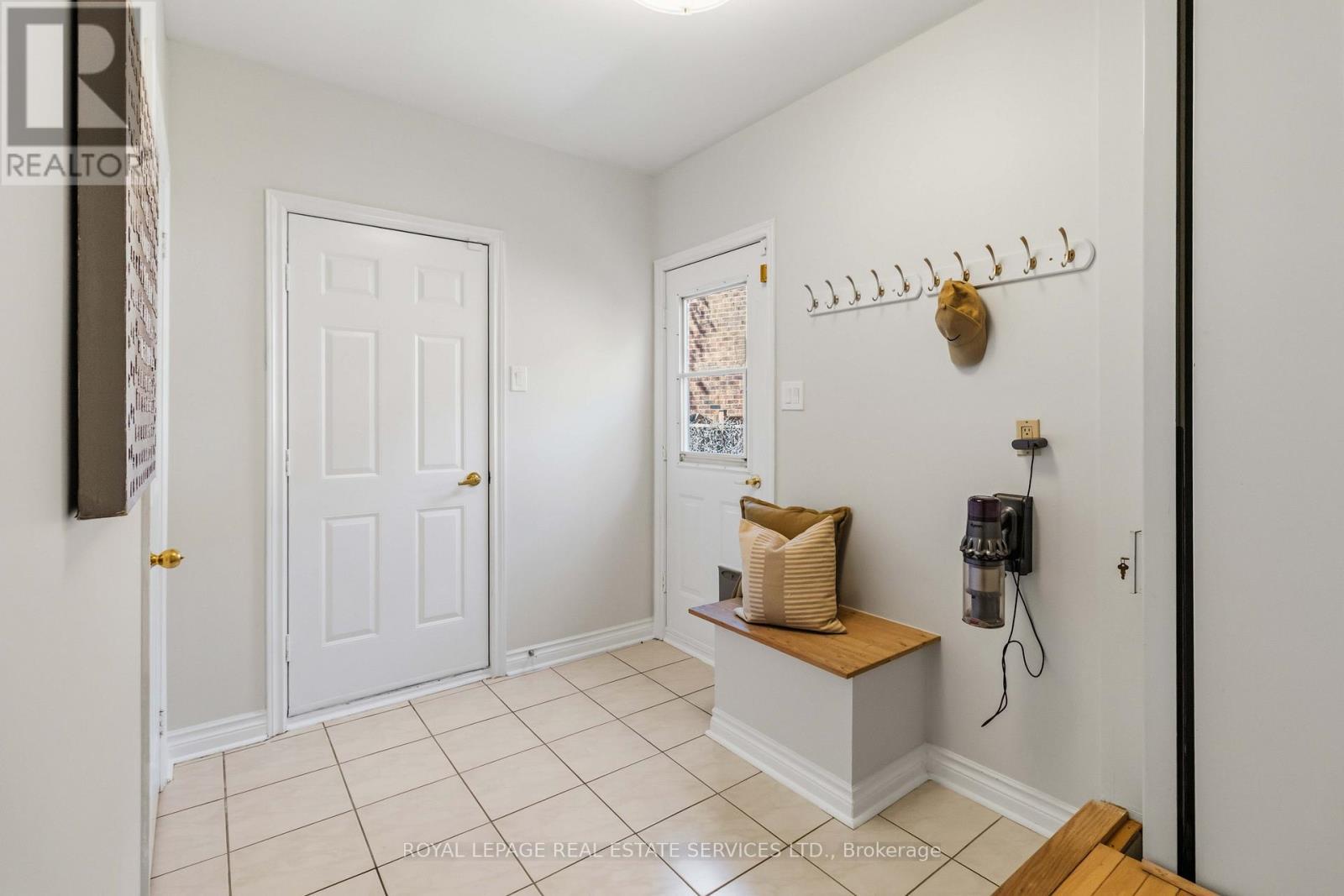 












4330 SPINNINGDALE COURT

,
Mississauga,




Ontario
L5M3J8

