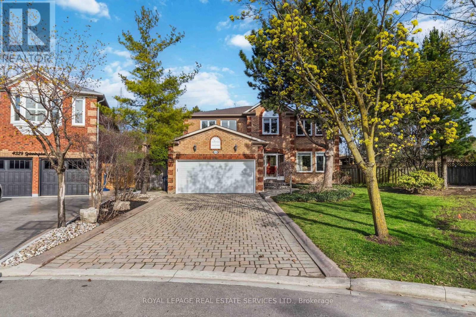 












4330 SPINNINGDALE COURT

,
Mississauga,




Ontario
L5M3J8

