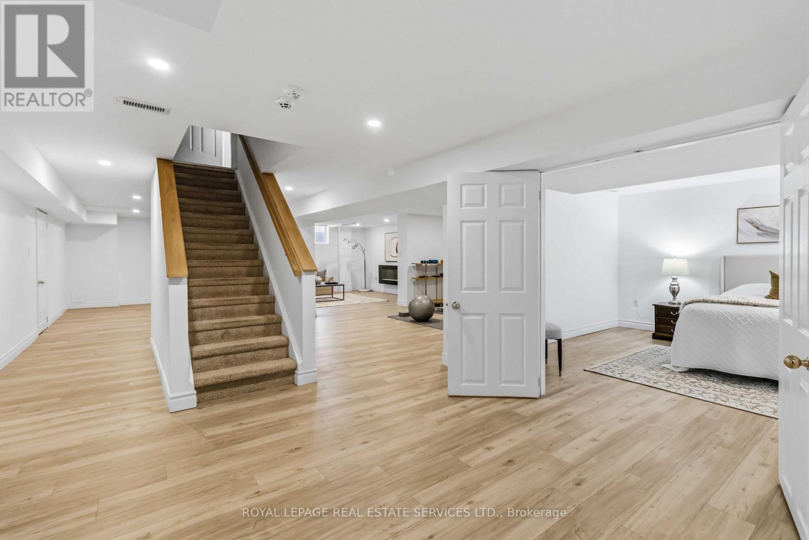 












4330 SPINNINGDALE COURT

,
Mississauga,




Ontario
L5M3J8

