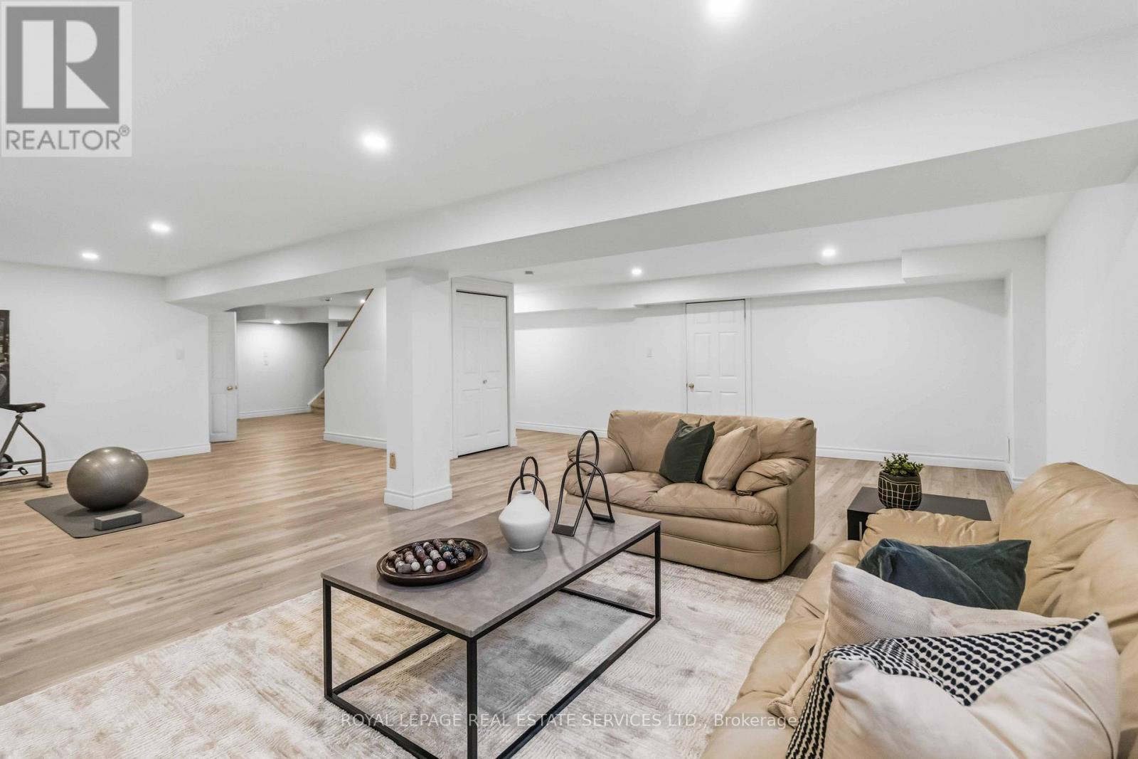 












4330 SPINNINGDALE COURT

,
Mississauga,




Ontario
L5M3J8


