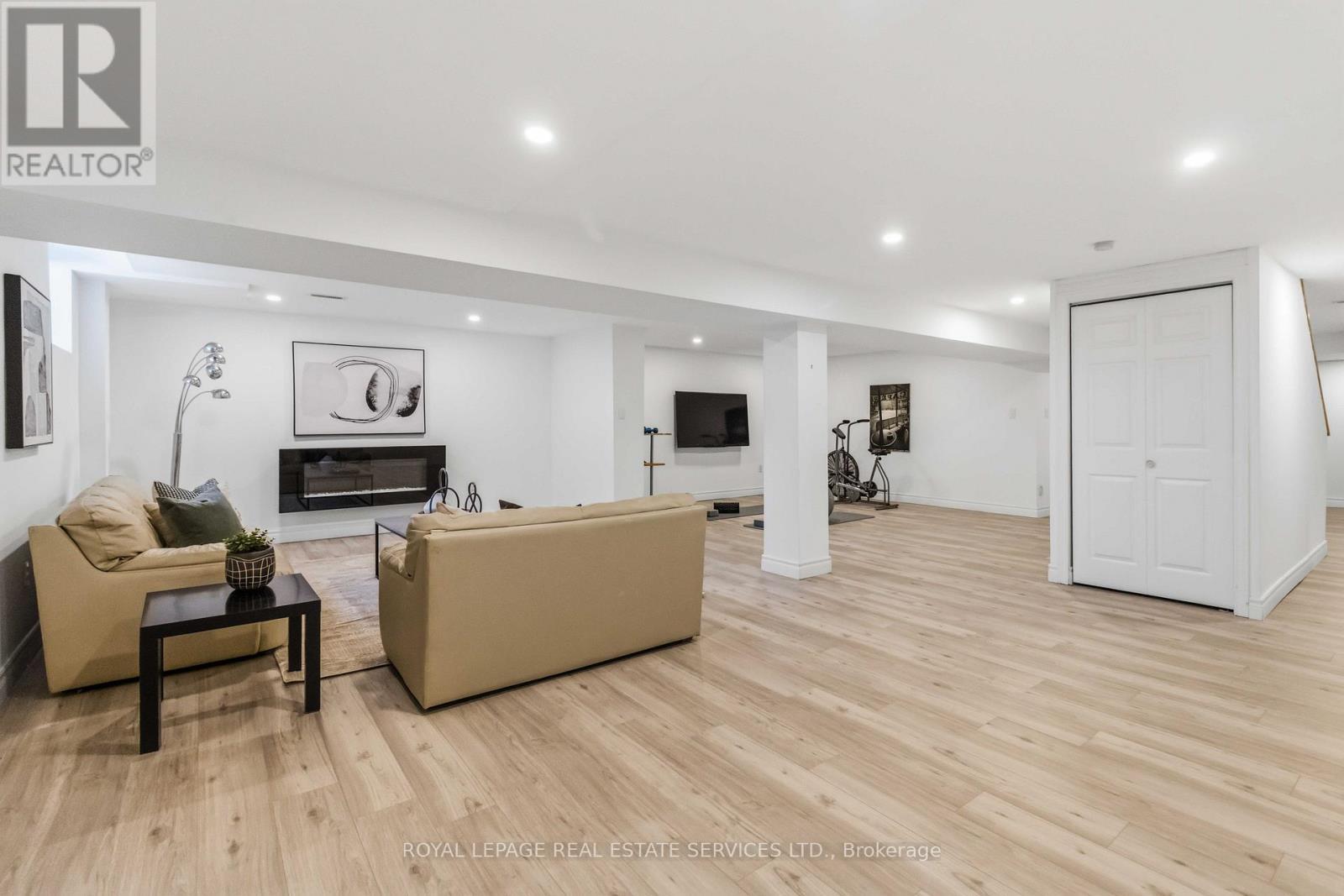 












4330 SPINNINGDALE COURT

,
Mississauga,




Ontario
L5M3J8

