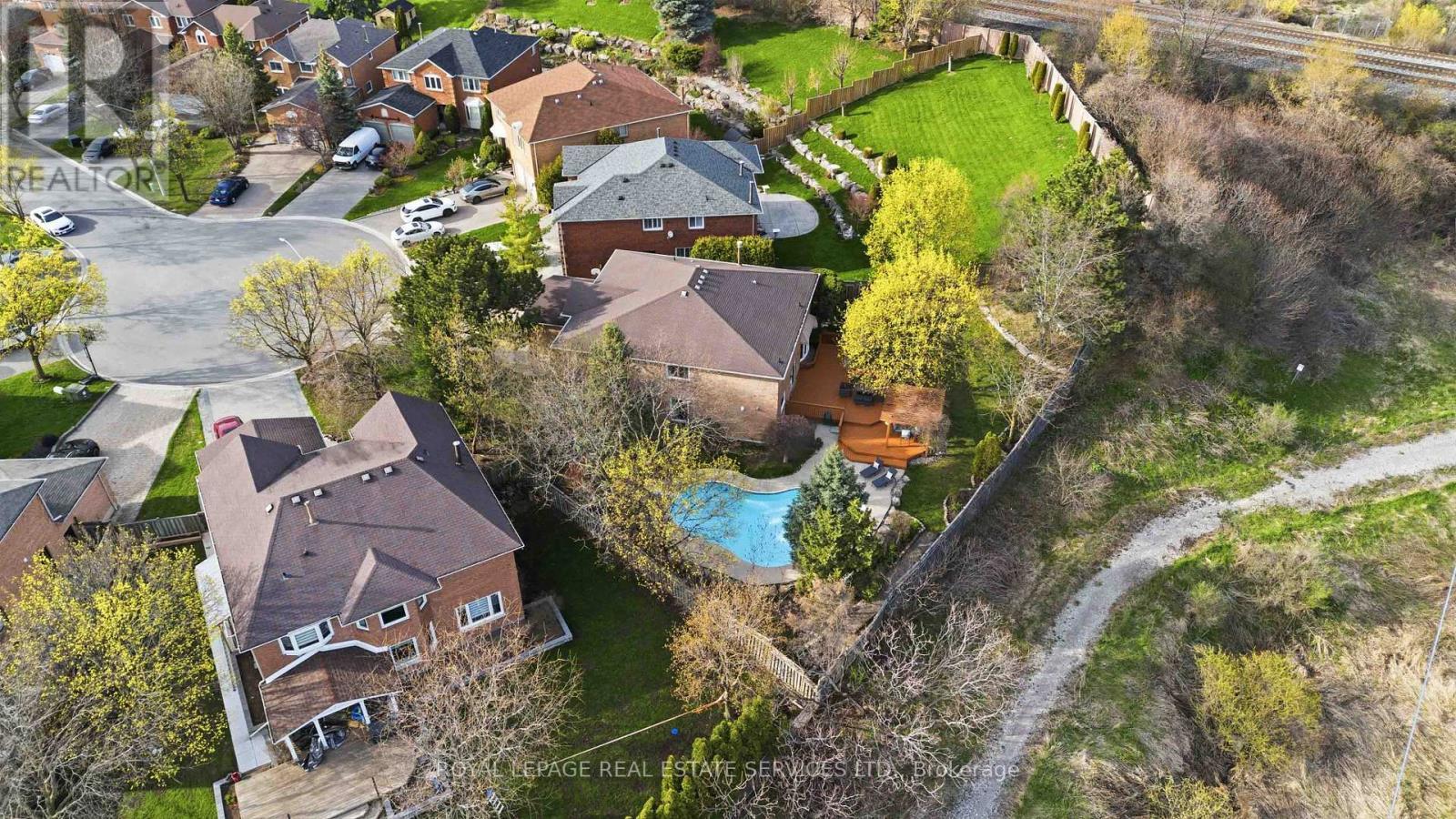 












4330 SPINNINGDALE COURT

,
Mississauga,




Ontario
L5M3J8


