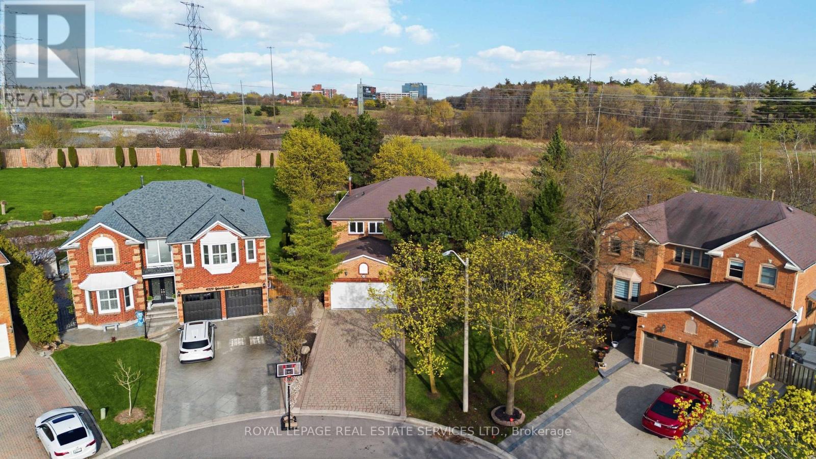 












4330 SPINNINGDALE COURT

,
Mississauga,




Ontario
L5M3J8

