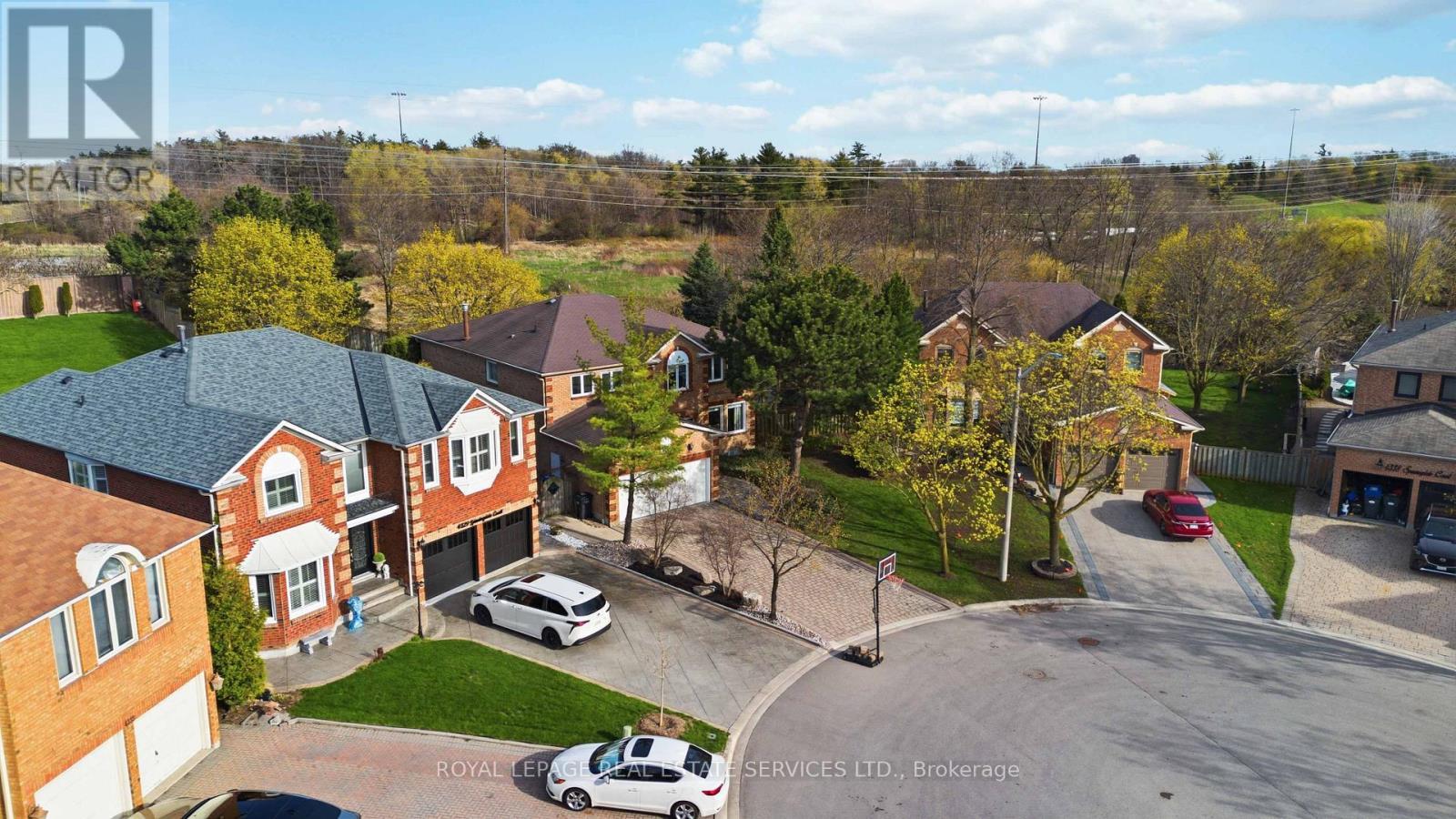 












4330 SPINNINGDALE COURT

,
Mississauga,




Ontario
L5M3J8

