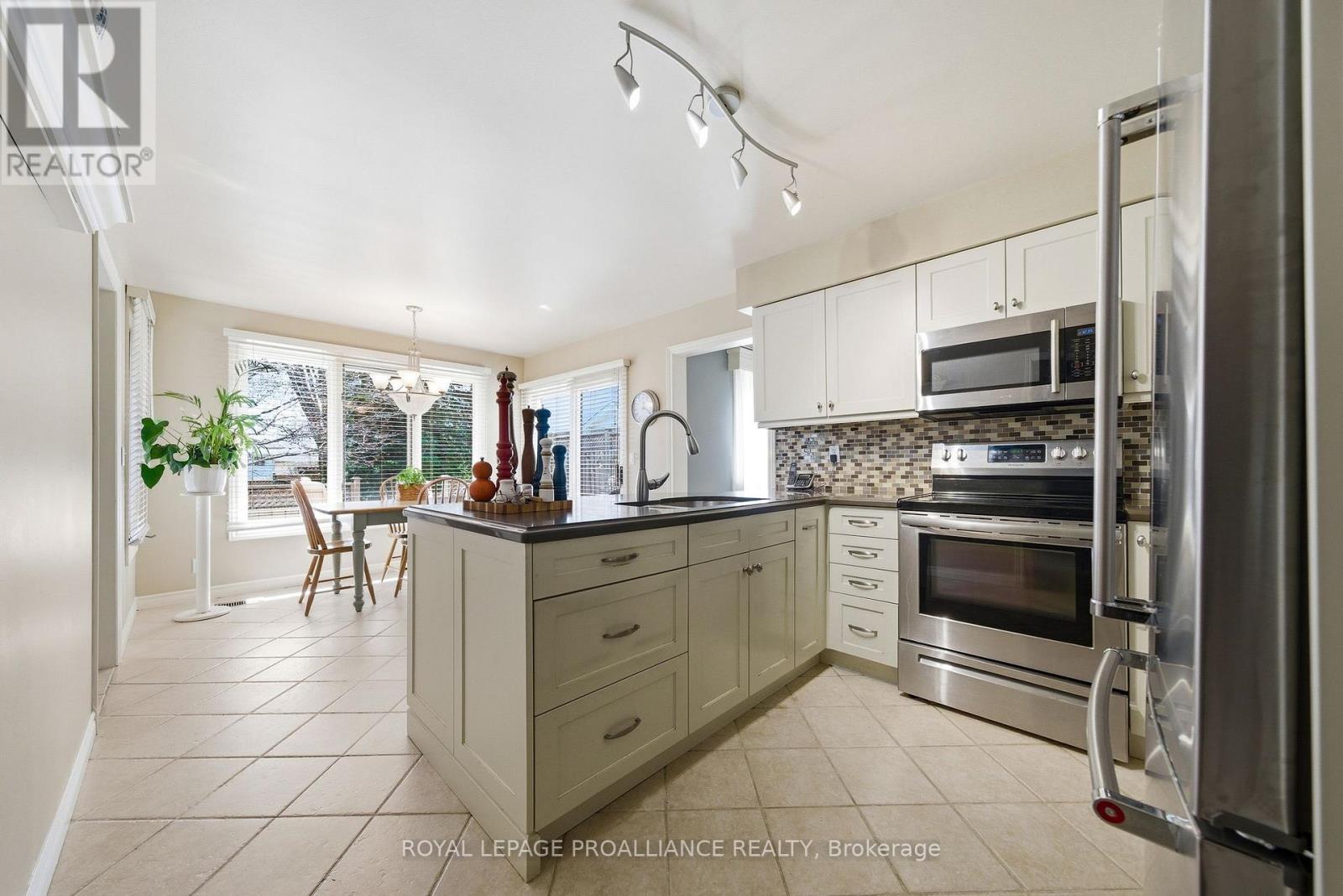 












125 TRACEY PARK DRIVE

,
Belleville (Belleville Ward),




Ontario
K8P5C7

