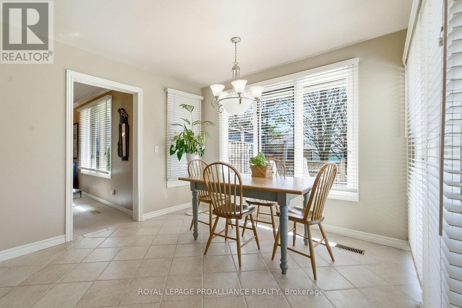 












125 TRACEY PARK DRIVE

,
Belleville (Belleville Ward),




Ontario
K8P5C7


