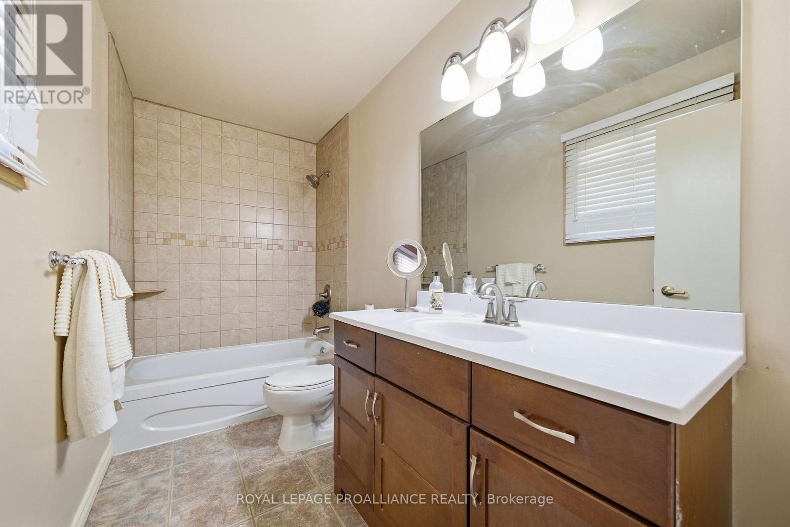 












125 TRACEY PARK DRIVE

,
Belleville (Belleville Ward),




Ontario
K8P5C7

